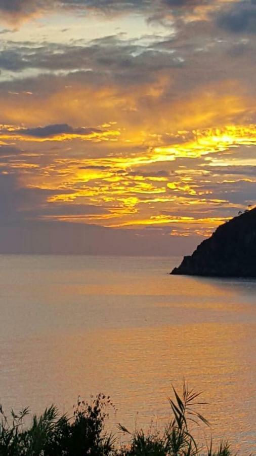 Villa Un Gioiello Con Vista Mare Moneglia Exterior foto